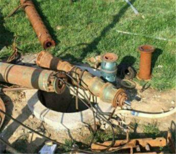 捞水泵地面工具管钳的结构和工作原理